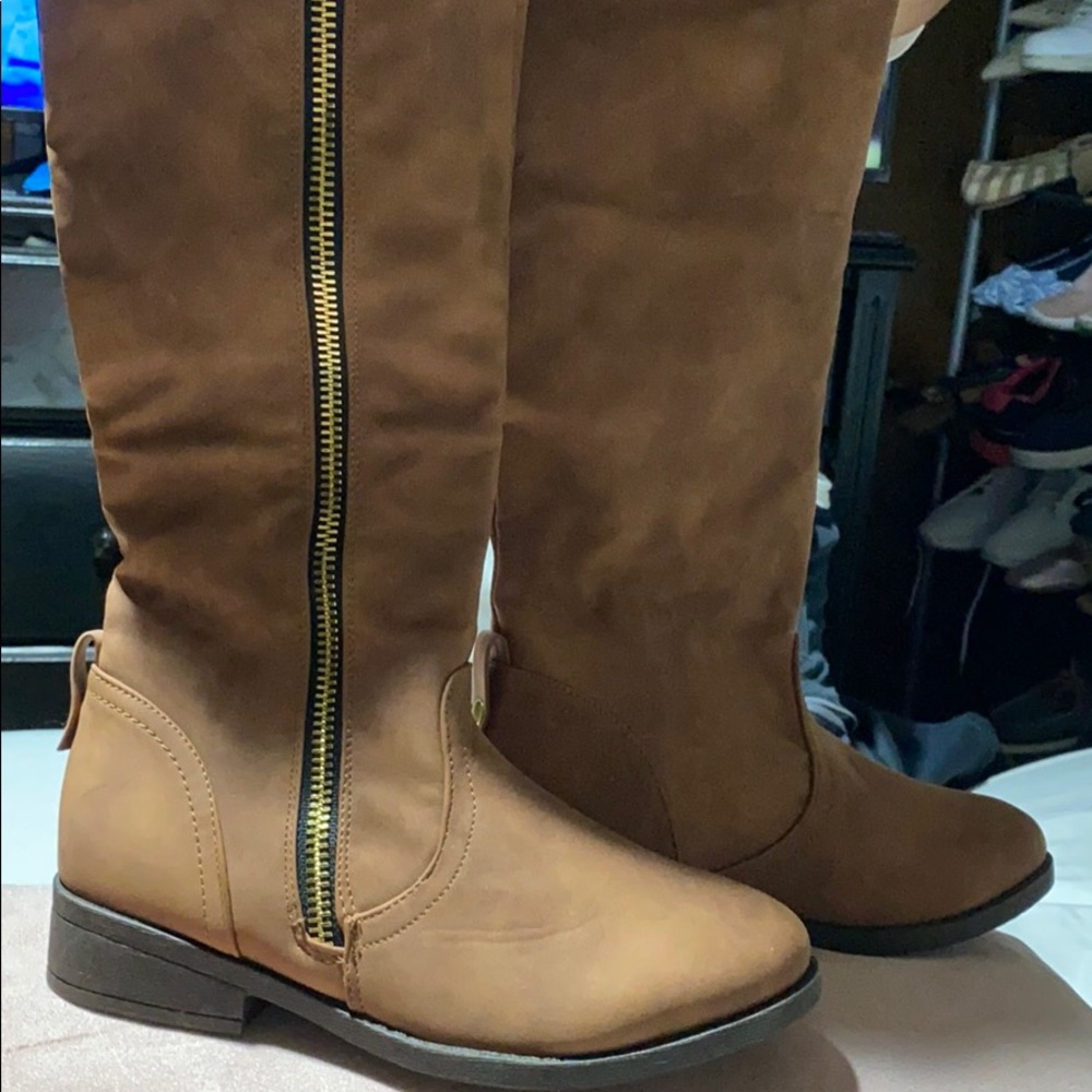 Knee boots